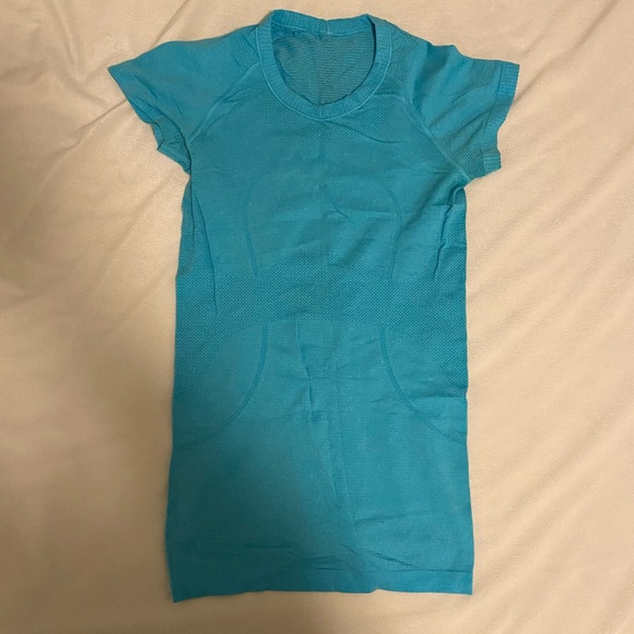 Lulu lemon swiftly tech short sleeve